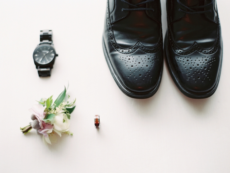 groom wedding accessories