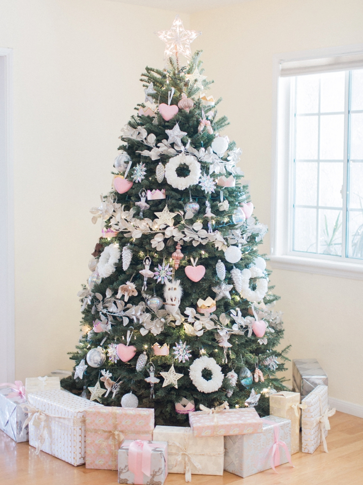 pink-christmas-tree-decorations