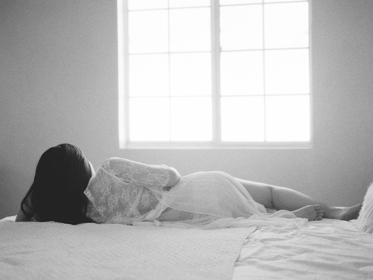 black and white maternity photos